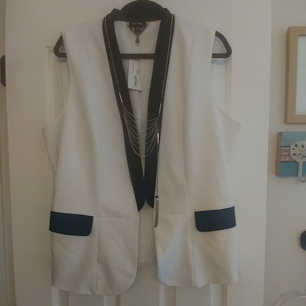 Vest - Picture 2 of 3
